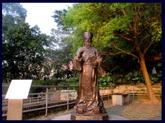 Statue at the foot of Fortaleza do Monte.